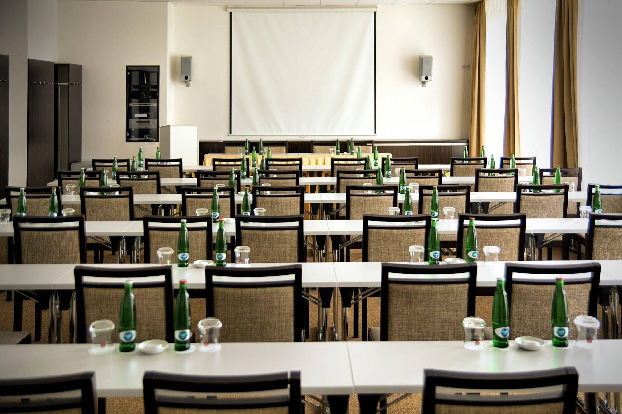 Hotel Euro Pardubice Eksteriør bilde
